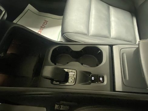 Used 2025 Volvo XC40 B5 Core image 27
