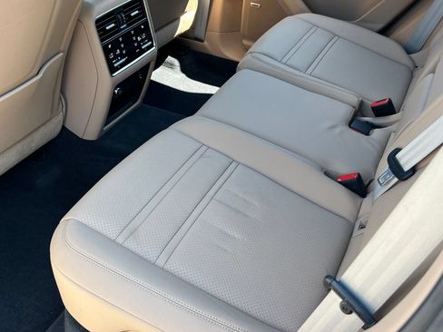 Certified 2023 Porsche Cayenne Platinum Edition AWD/4WD image 18