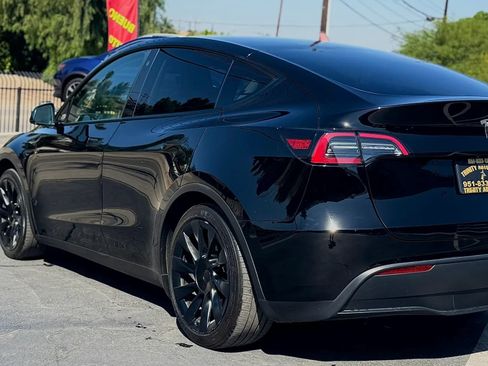 Used 2023 Tesla Model Y Long Range image 3