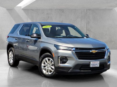 Used 2023 Chevrolet Traverse LS image 1