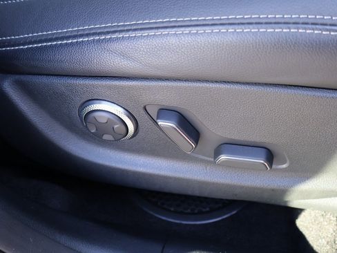 Used 2023 Genesis GV70 2.5T w/ Advanced Package image 38