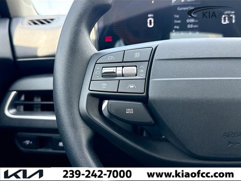 New 2025 Kia K4 LXS image 32