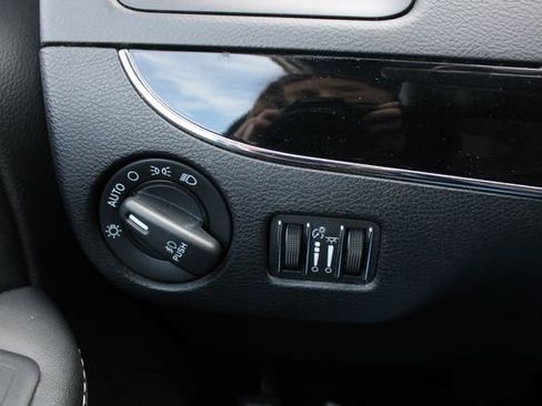 Used 2019 Dodge Grand Caravan SXT w/ Driver Convenience Group image 8