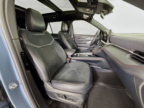Used 2025 Ford Explorer ST image 31