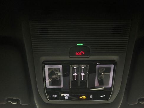 Used 2024 Volkswagen Atlas Cross Sport SEL R-Line AWD/4WD image 32
