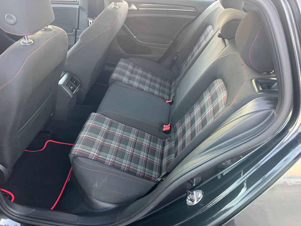 Used 2017 Volkswagen Golf 4-Door FWD image 13