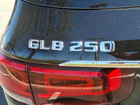 Certified 2022 Mercedes-Benz GLB 250 4MATIC image 15