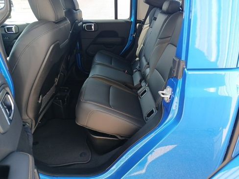 New 2025 Jeep Gladiator Sport S image 16