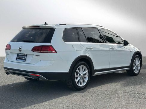 Used 2019 Volkswagen Golf Alltrack SE image 3