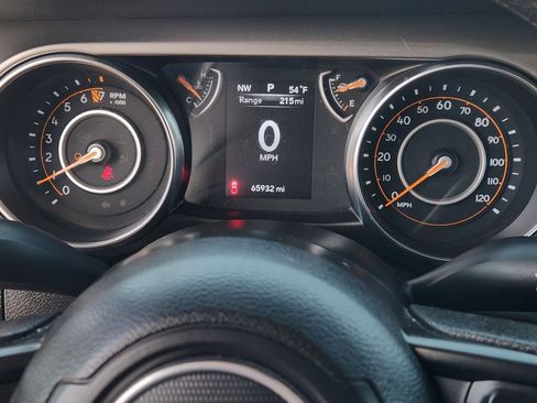 Used 2021 Jeep Gladiator Sport image 17