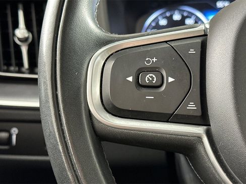 Used 2021 Volvo XC60 T5 Momentum image 27
