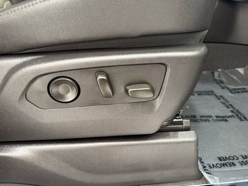 Used 2024 Chevrolet Silverado 1500 ZR2 image 16