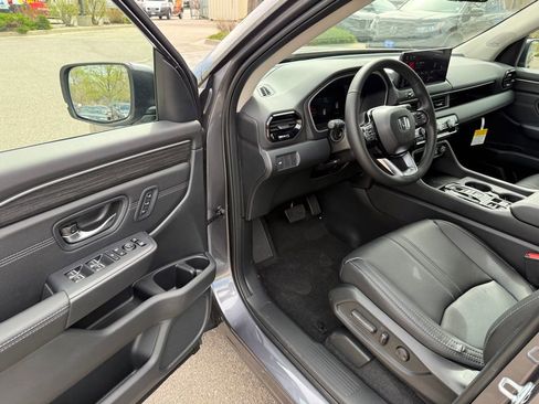 New 2026 Honda Pilot Touring image 12