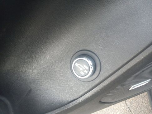 Used 2020 Chevrolet Blazer RS image 32