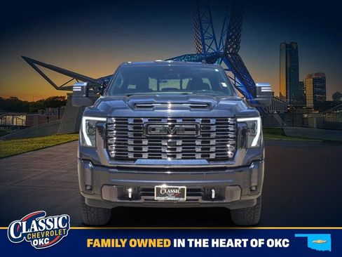 Used 2024 GMC Sierra 3500 Denali Ultimate AWD/4WD image 2