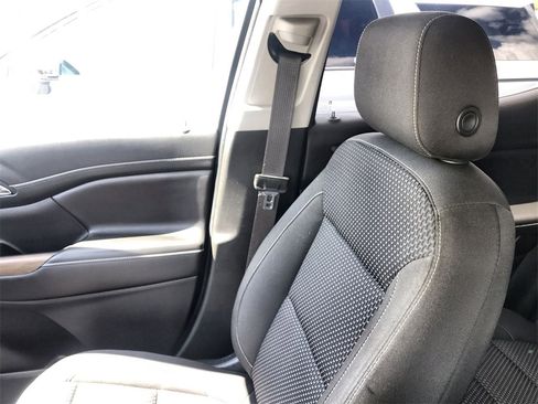 Used 2023 GMC Acadia SLE image 23