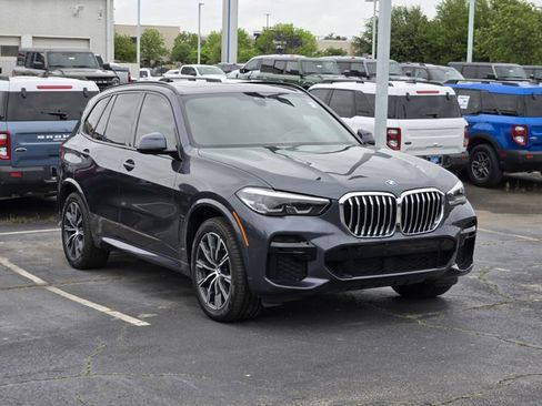 Used 2022 BMW X5 xDrive40i w/ M Sport Package AWD/4WD image 3