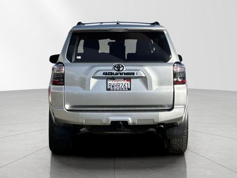 Used 2021 Toyota 4Runner SR5 Premium image 4