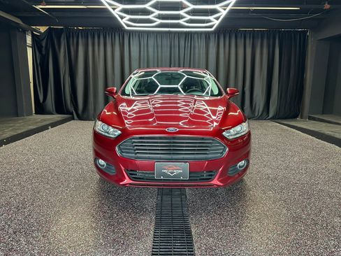 Used 2014 Ford Fusion SE FWD image 2