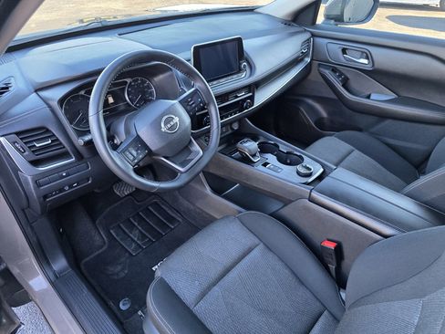 Used 2025 Nissan Rogue SV image 8