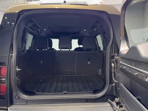 Used 2021 Land Rover Defender 110 X-Dynamic SE AWD/4WD image 37