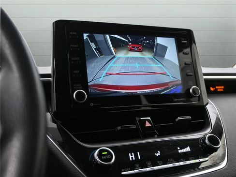 Used 2022 Toyota Corolla LE image 6