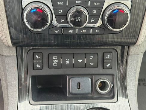 Used 2015 Chevrolet Traverse LT image 27