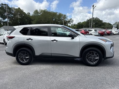 Used 2025 Nissan Rogue S FWD image 6