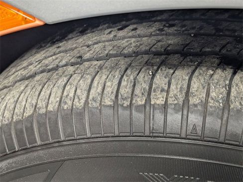 Used 2024 Chrysler Voyager LX image 9