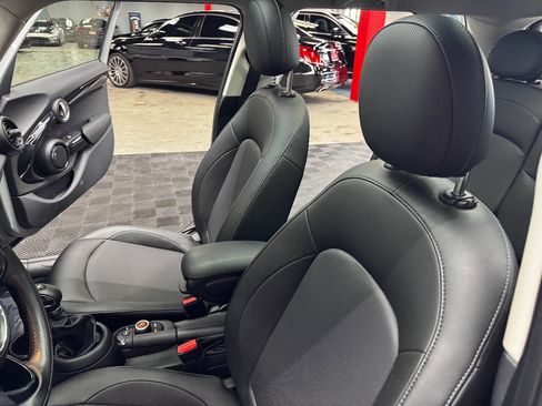 Used 2019 MINI Cooper 4-Door Hardtop w/ Premium Package image 33