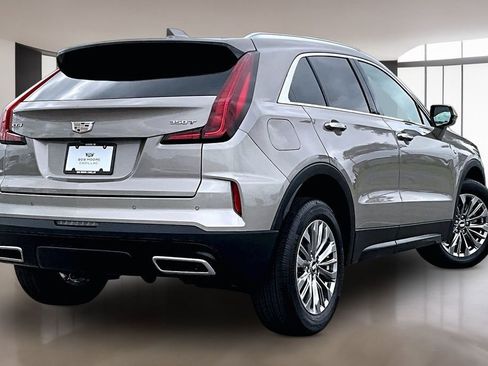 Used 2024 Cadillac XT4 Premium Luxury w/ Technology Package FWD image 2