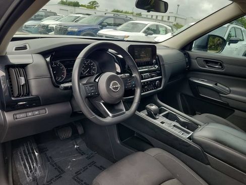 Used 2023 Nissan Pathfinder SV w/ SV Premium Package FWD image 18