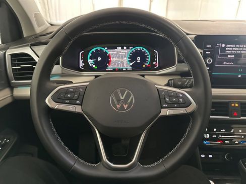Used 2025 Volkswagen Taos SEL AWD/4WD image 18
