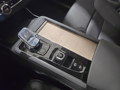 New 2026 Volvo XC90 T8 Plus w/ Protection Package Premier AWD/4WD image 15