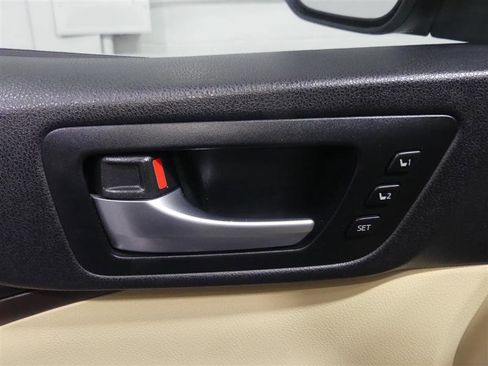 Used 2015 Toyota Highlander Limited Platinum image 19