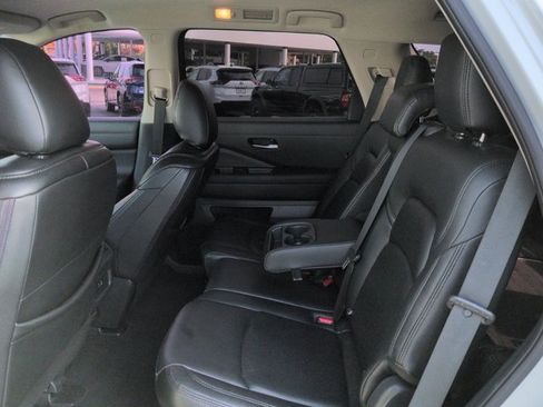 Certified 2022 Nissan Pathfinder SV FWD image 14