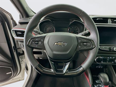 Used 2021 Chevrolet TrailBlazer RS w/ Sun and Liftgate Package image 12