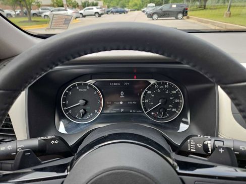 Used 2023 Nissan Rogue SL FWD image 35