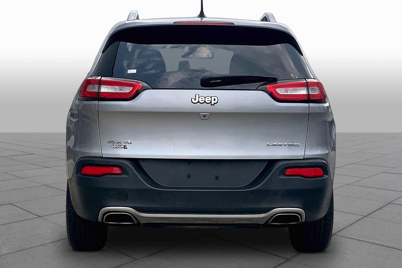 Used 2015 Jeep Cherokee Limited w/ Luxury Group AWD/4WD image 5