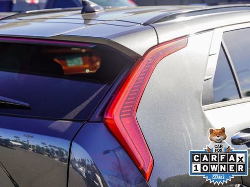 Certified 2023 Kia Niro SX Touring image 7