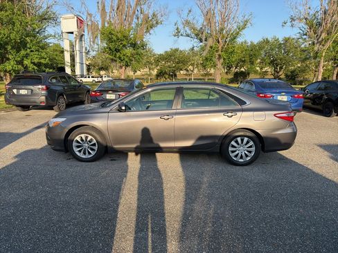 Used 2016 Toyota Camry LE FWD image 2
