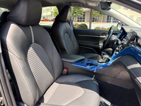 Used 2023 Toyota Camry SE w/ Cold Weather Package FWD image 37