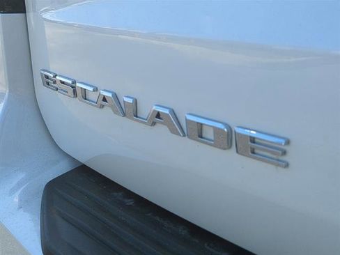 Certified 2024 Cadillac Escalade Premium Luxury Platinum image 9