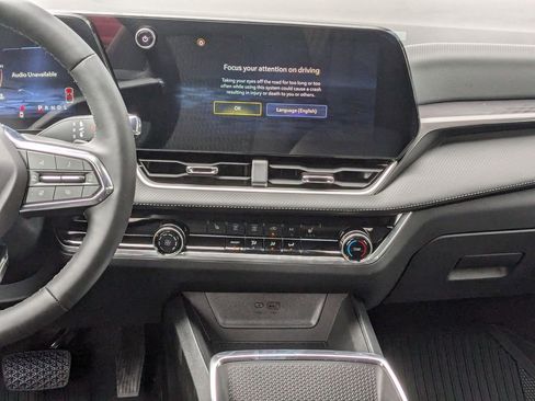 Used 2025 Chevrolet Equinox LT w/ Safety and Technology Package image 9