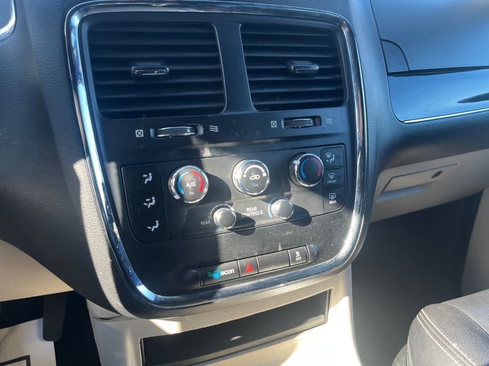Used 2019 Dodge Grand Caravan SXT FWD image 32