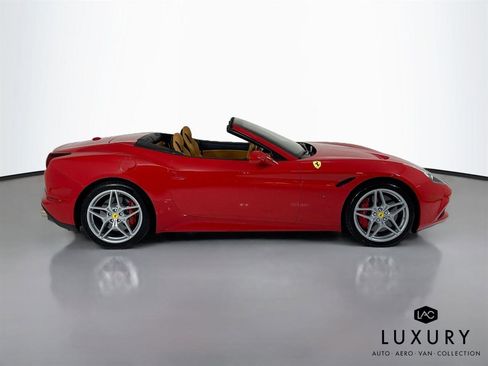 Used 2016 Ferrari California T image 5