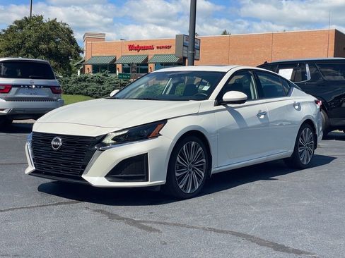 Used 2024 Nissan Altima 2.5 SL image 3