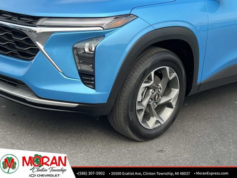 Certified 2025 Chevrolet Trax LT w/ Driver Confidence Package FWD image 10