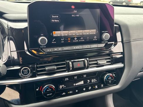 Used 2024 Nissan Pathfinder SV image 22