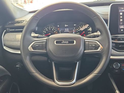 Used 2025 Jeep Compass Latitude w/ Sun & Sound Group AWD/4WD image 22
